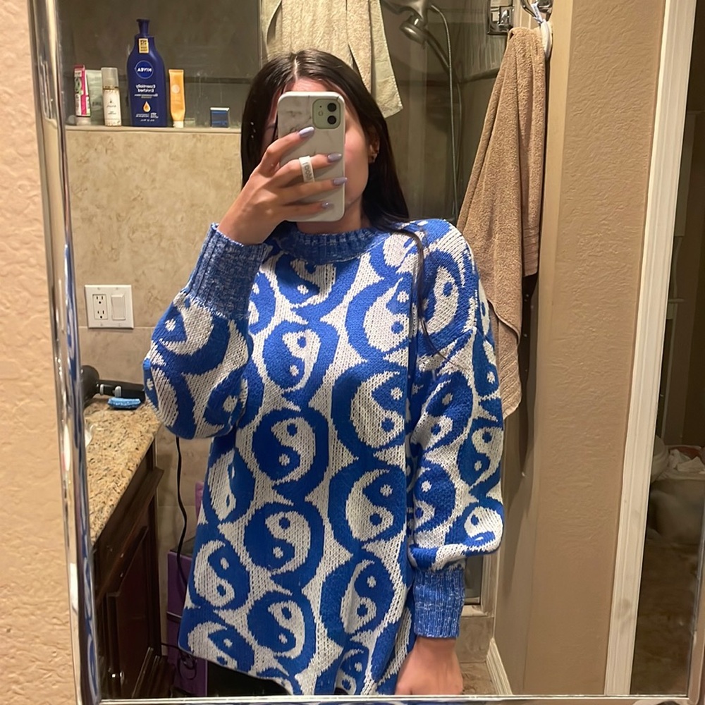 Yin yang sweater